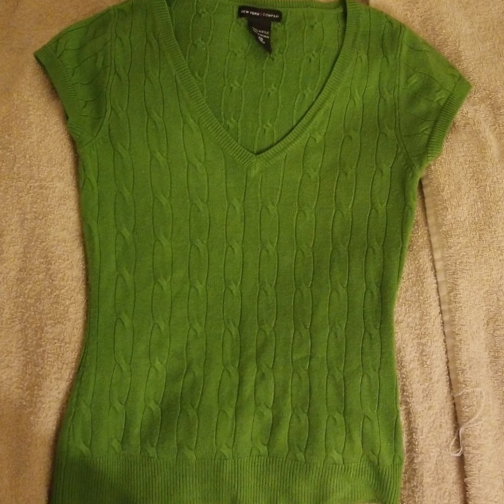 Green knit short sleeve short